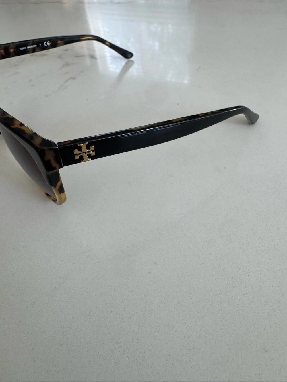 Tory Burch TY7095 sunglasses in tortoise shell & black